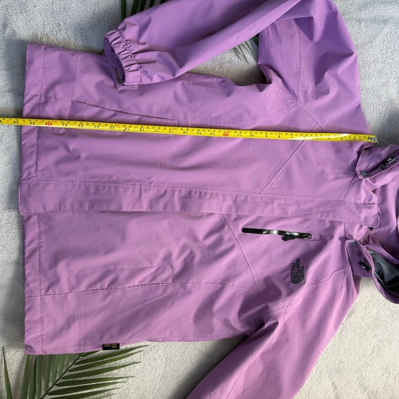 The North Face Women's Purple Jacket - Picture 15 of 15